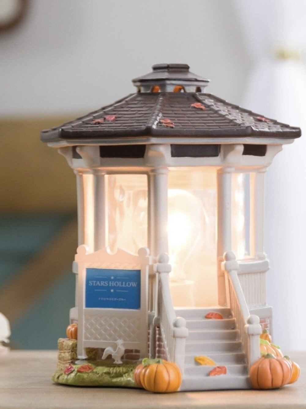 NEW in Box Scentsy Gilmore Girls Welcome To Stars Hollow Wax Warmer New In Box